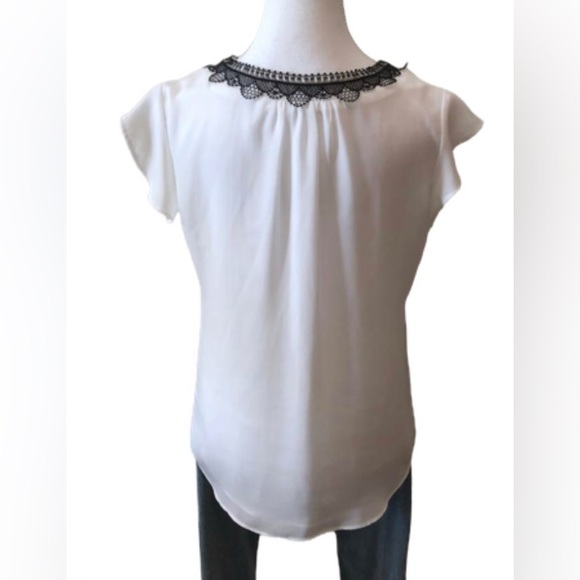 WHBM White Blouse with Black Lace Trim Size 4 - Picture 3 of 8